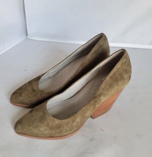 Eileen Fisher women’s Gray Suede Wedges heels Shoes- Size 5.5M